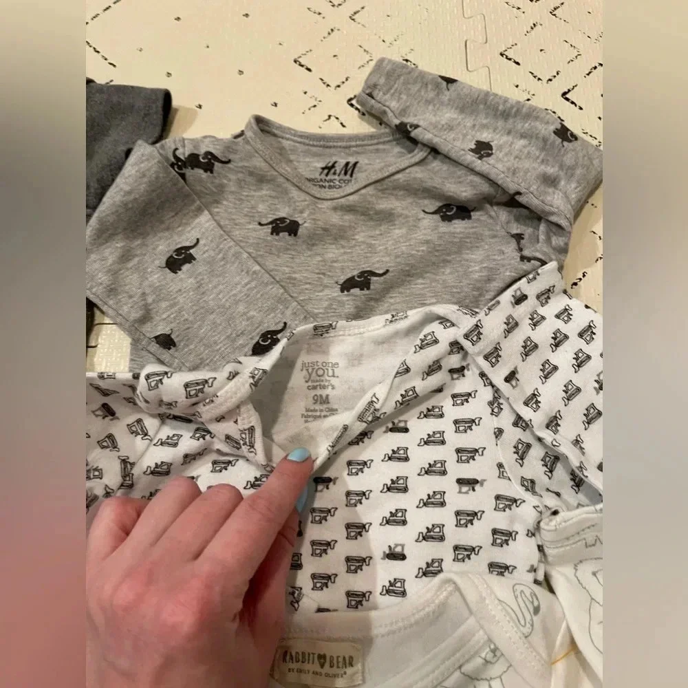 Baby boy bundle of bodysuits and one pajamas 9M‎